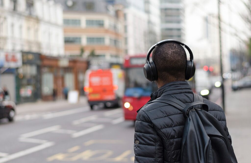 Why noise-cancelling headphones hurt your ears | PointChaser